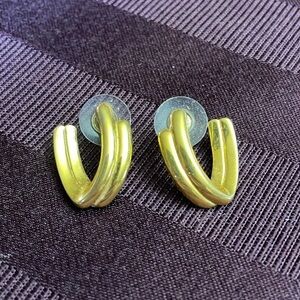 Monet gold tone vintage earrings
